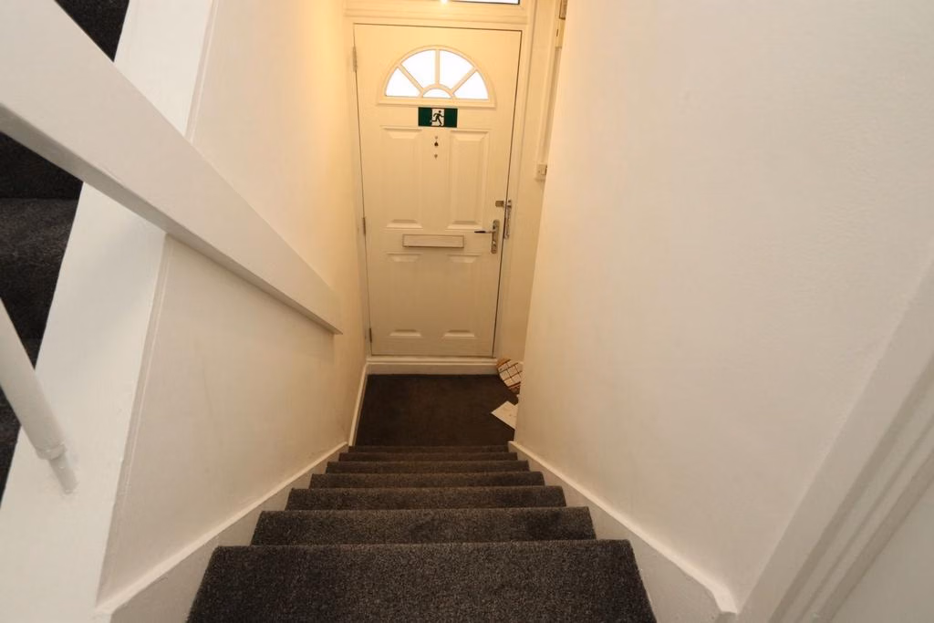 ?w=400&h=260&fit=crop&q=40&auto=format&trim=auto