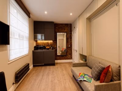 Studio  - Bedroom?w=400&h=260&fit=crop&q=40&auto=format&trim=auto