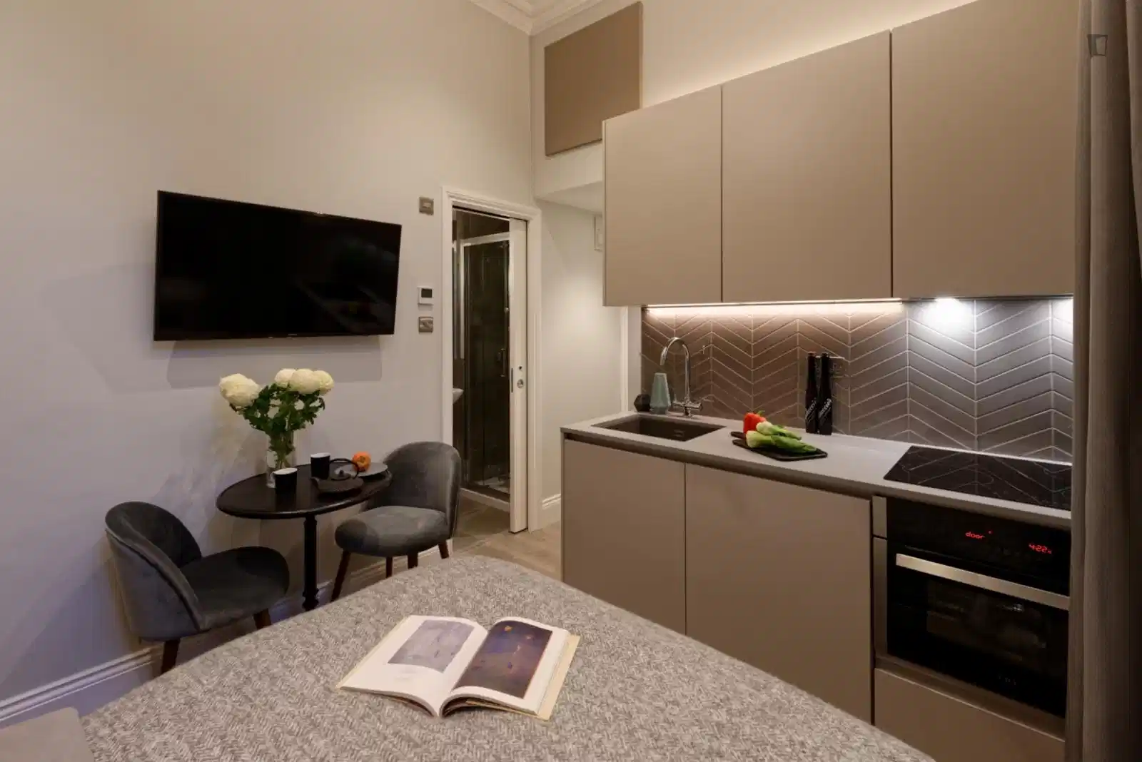 Studio Room, Notting Hill Gate, London W11 3JS (Studio 26) - London, England, United Kingdom - Studio - Kitchen