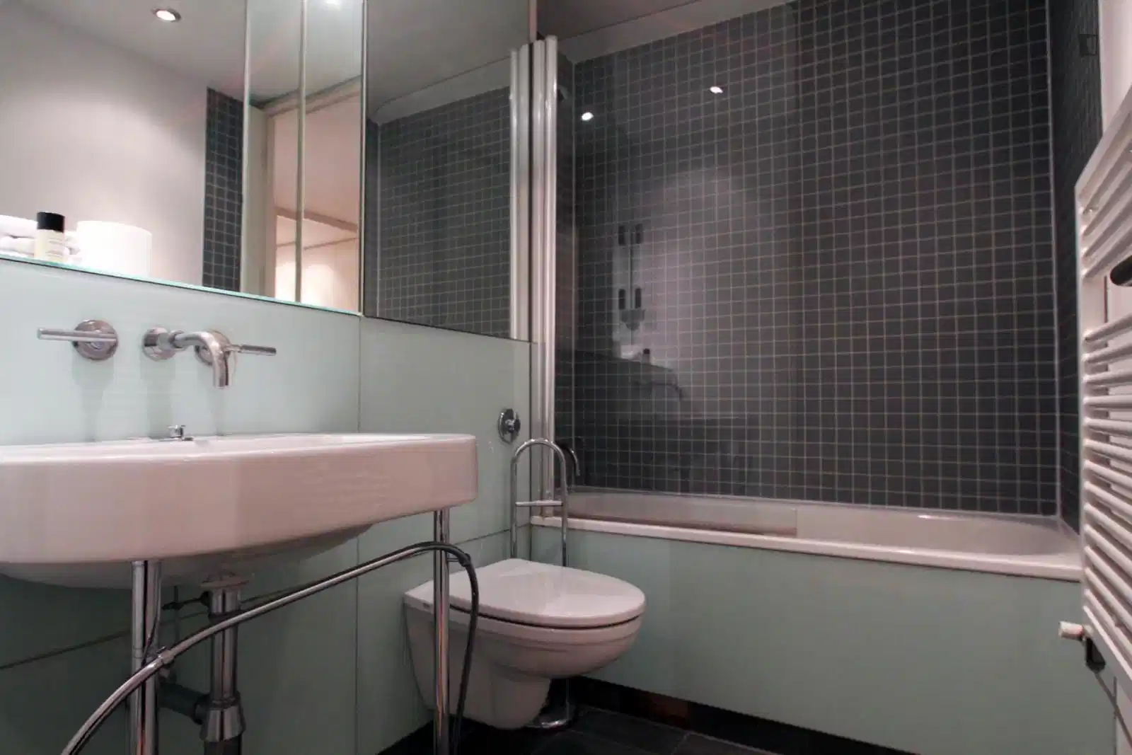 1 Bedroom Apartment, Saffron Hill, London EC1N 8QX - London, England, United Kingdom - 1 Bedroom Apartment - Bathroom