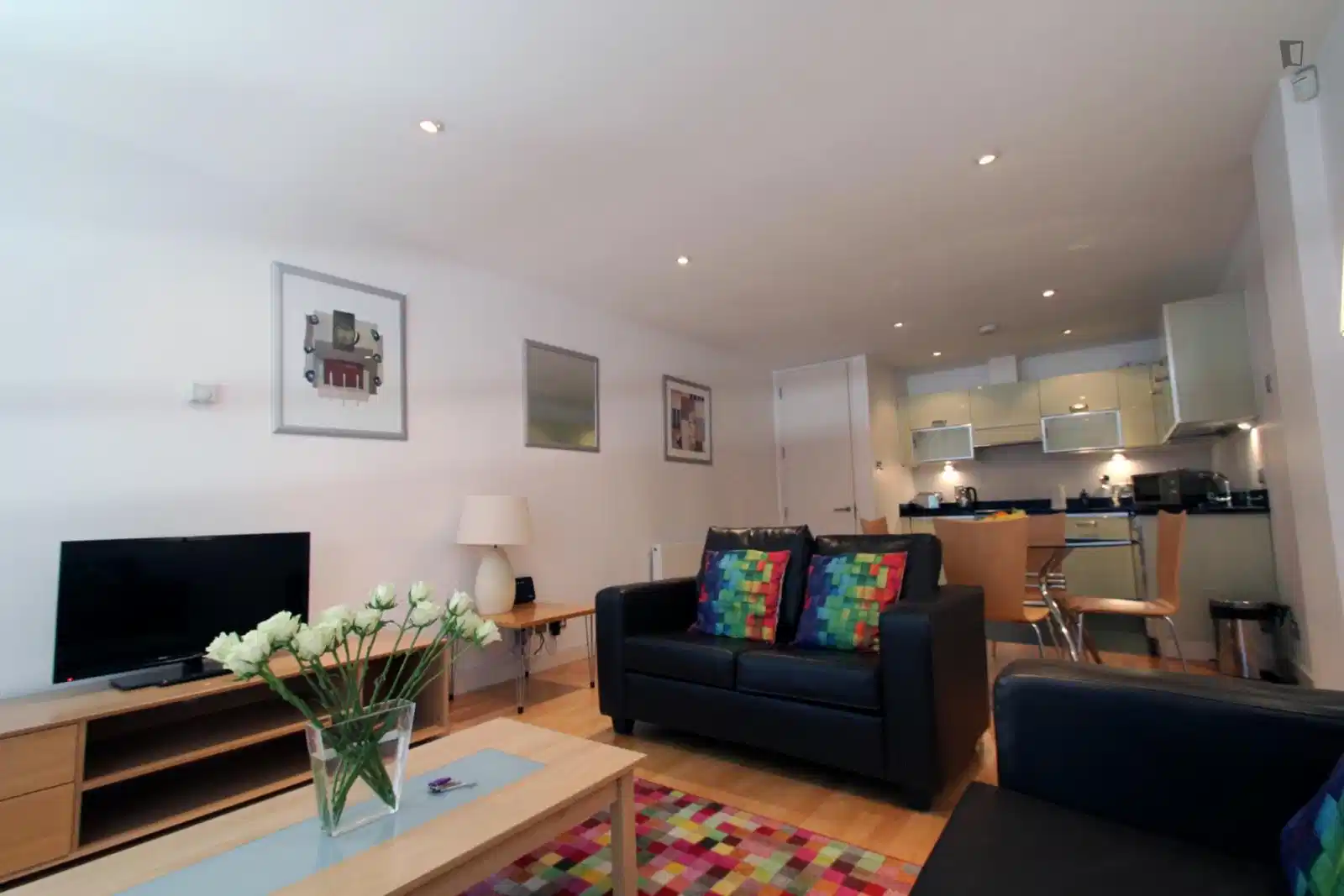 1 Bedroom Apartment - Bathroom?w=400&h=260&fit=crop&q=40&auto=format&trim=auto