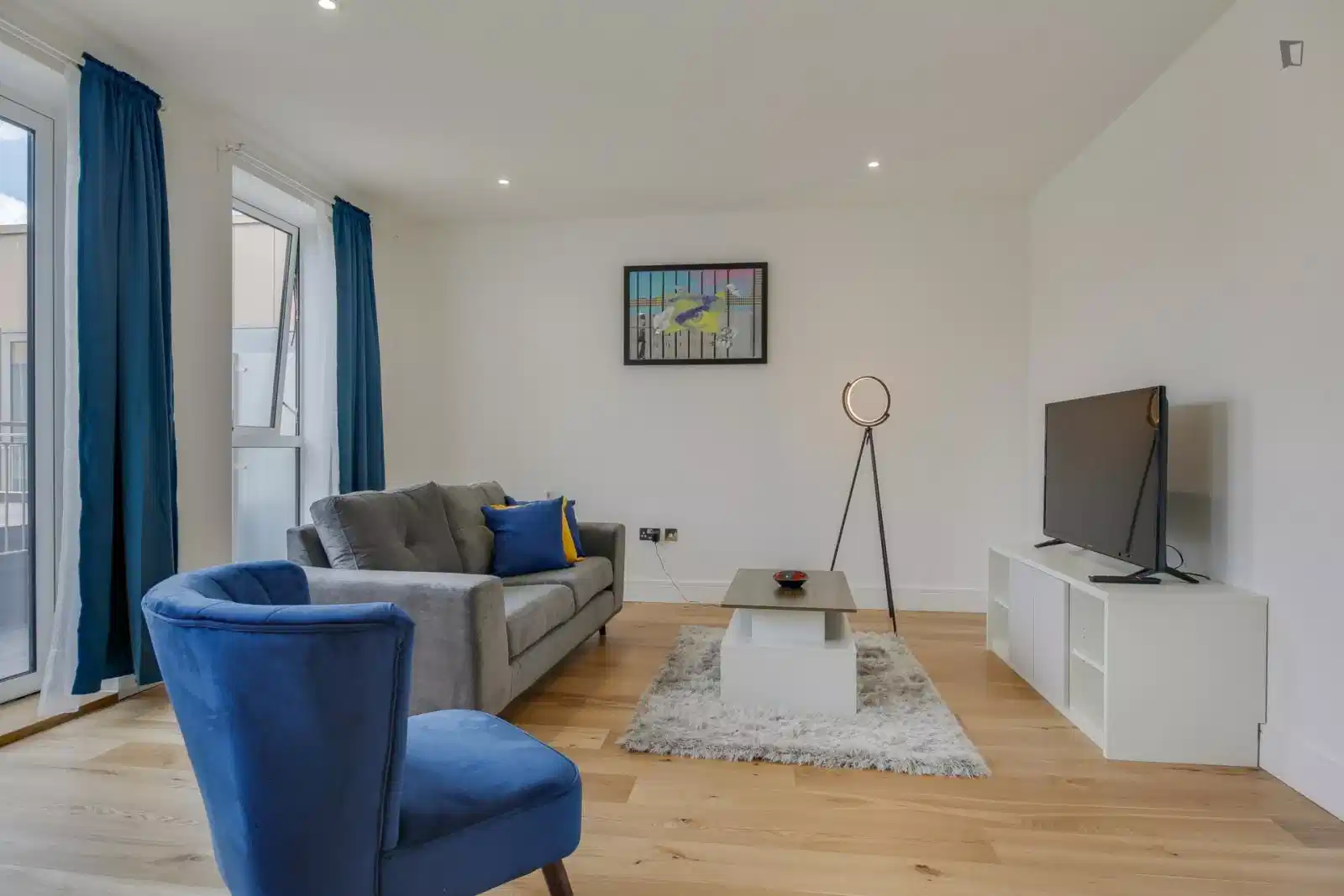 1 Bedroom Apartment - Bathroom?w=400&h=260&fit=crop&q=40&auto=format&trim=auto