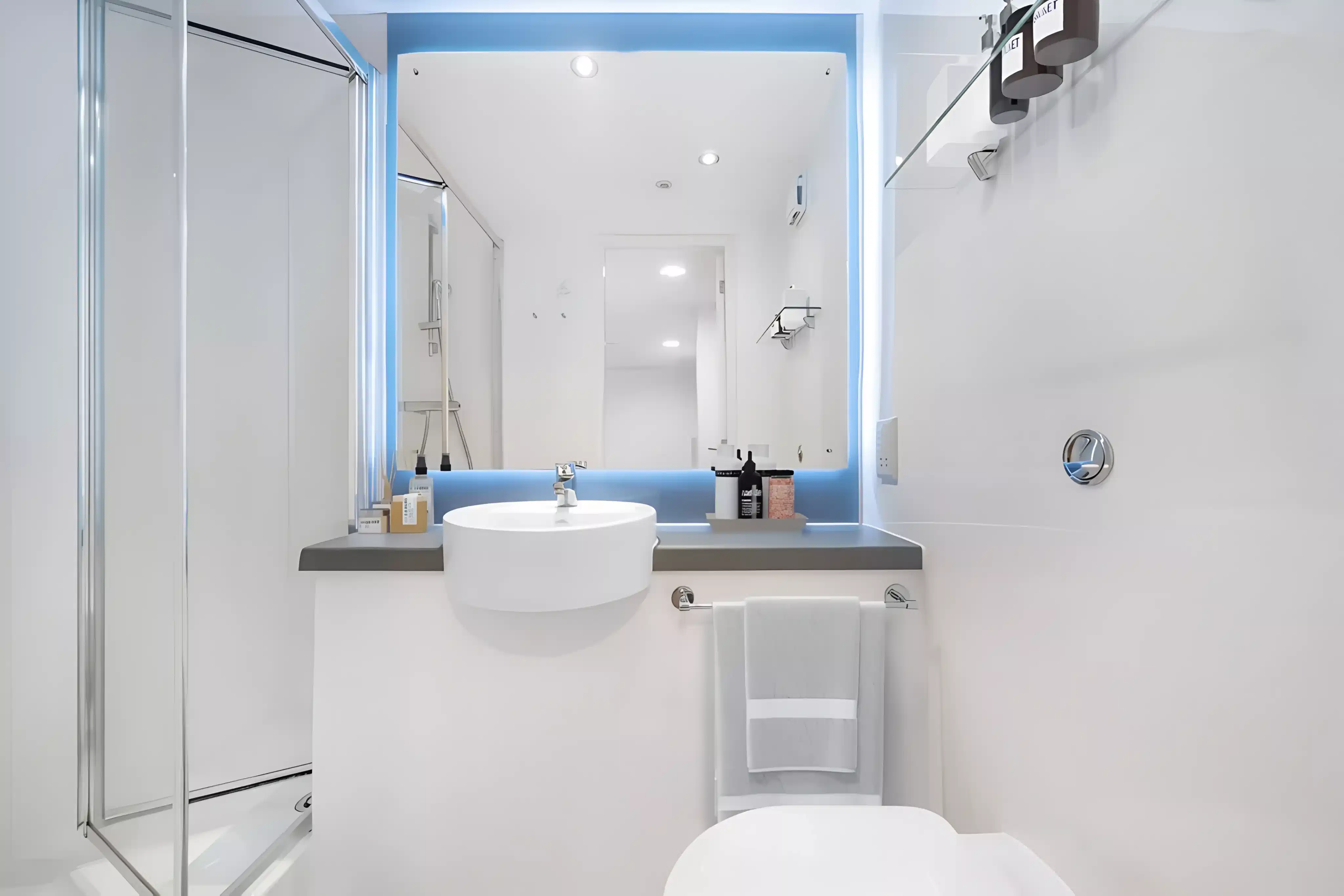 Common Area?w=400&h=260&fit=crop&q=40&auto=format&trim=auto