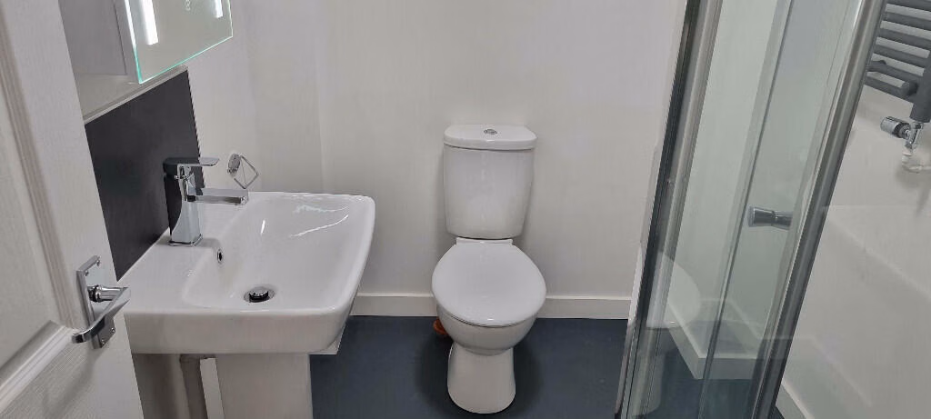 1 Bedroom Apartment - Bedroom?w=400&h=260&fit=crop&q=40&auto=format&trim=auto