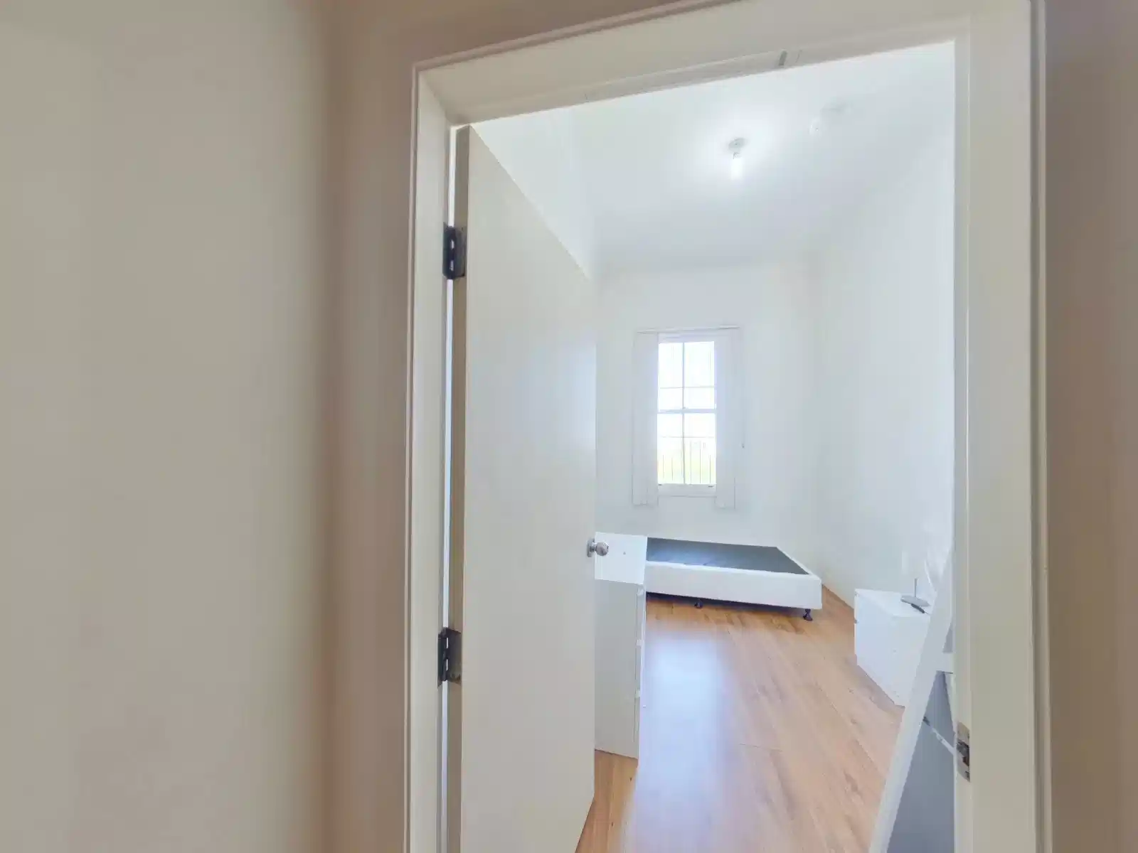 Exterior?w=400&h=260&fit=crop&q=40&auto=format&trim=auto