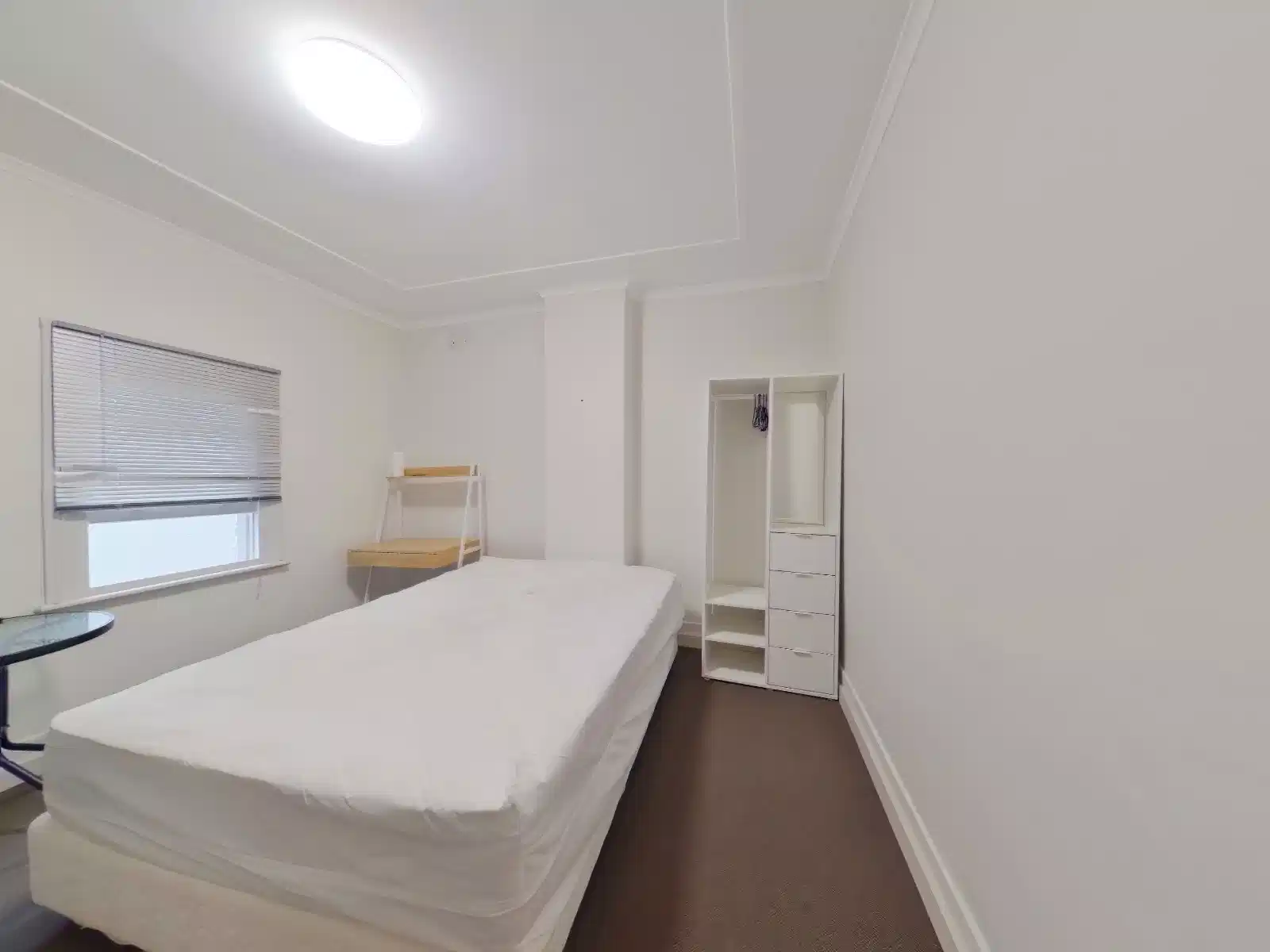 Kitchen?w=400&h=260&fit=crop&q=40&auto=format&trim=auto