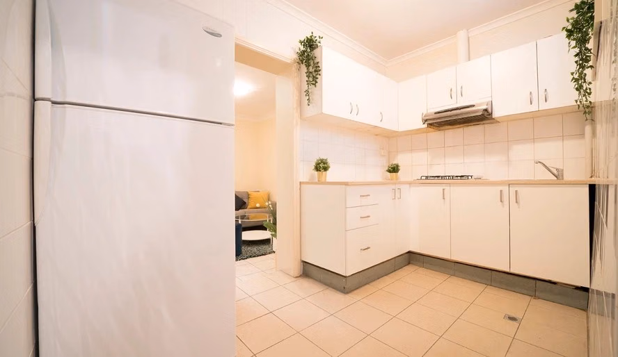 Common Area?w=400&h=260&fit=crop&q=40&auto=format&trim=auto