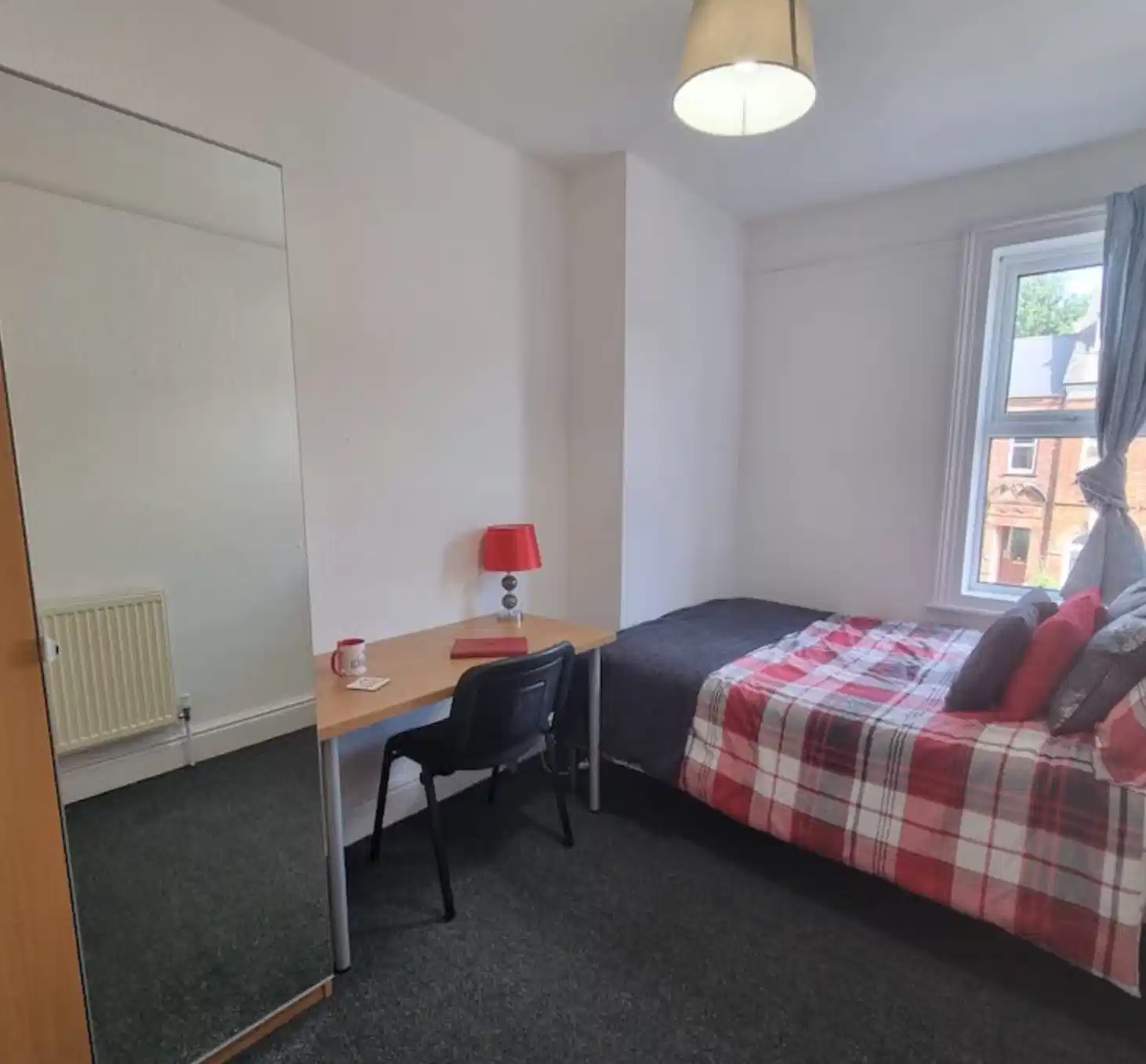 Common Area?w=400&h=260&fit=crop&q=40&auto=format&trim=auto