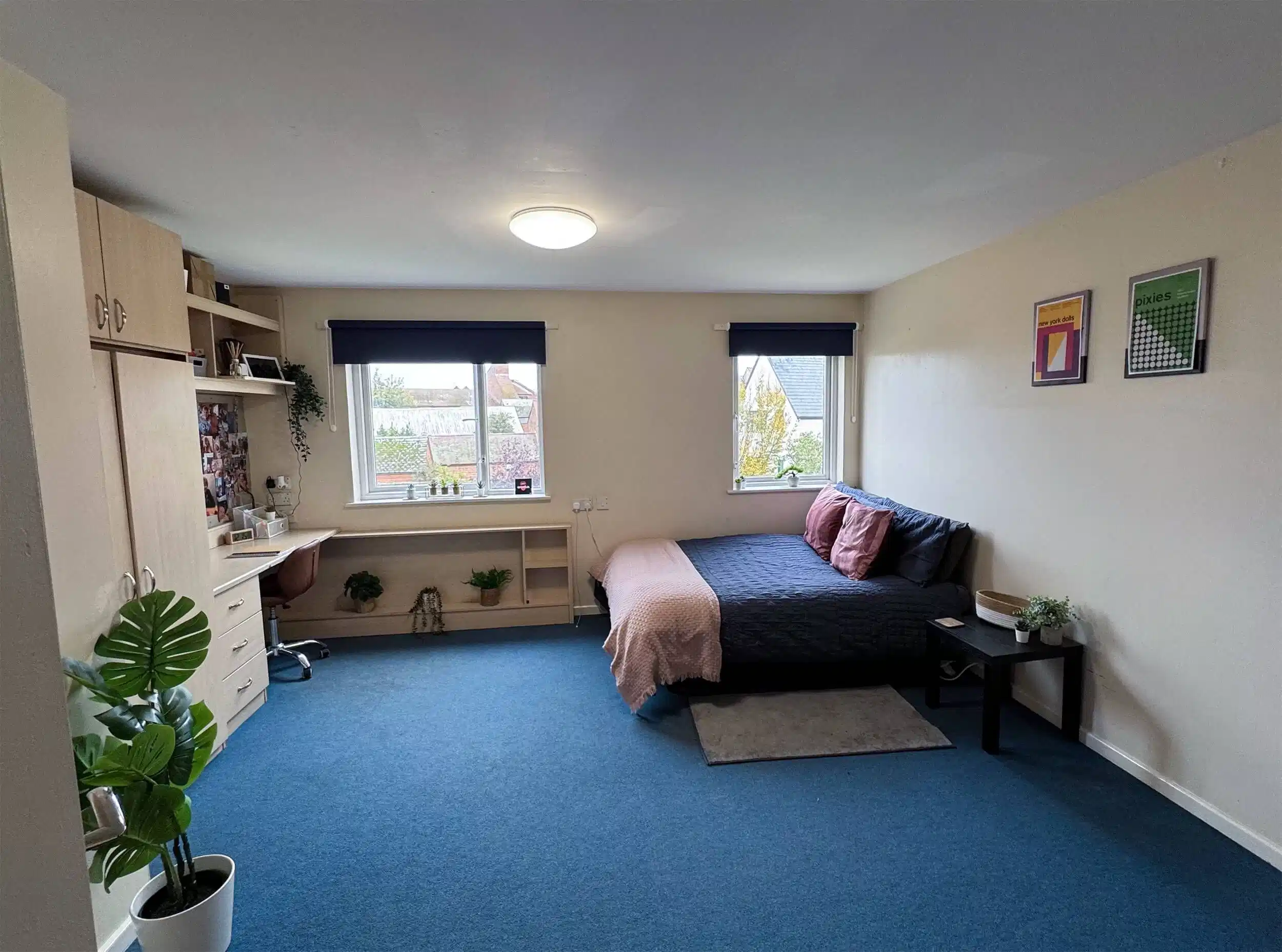 Exterior?w=400&h=260&fit=crop&q=40&auto=format&trim=auto