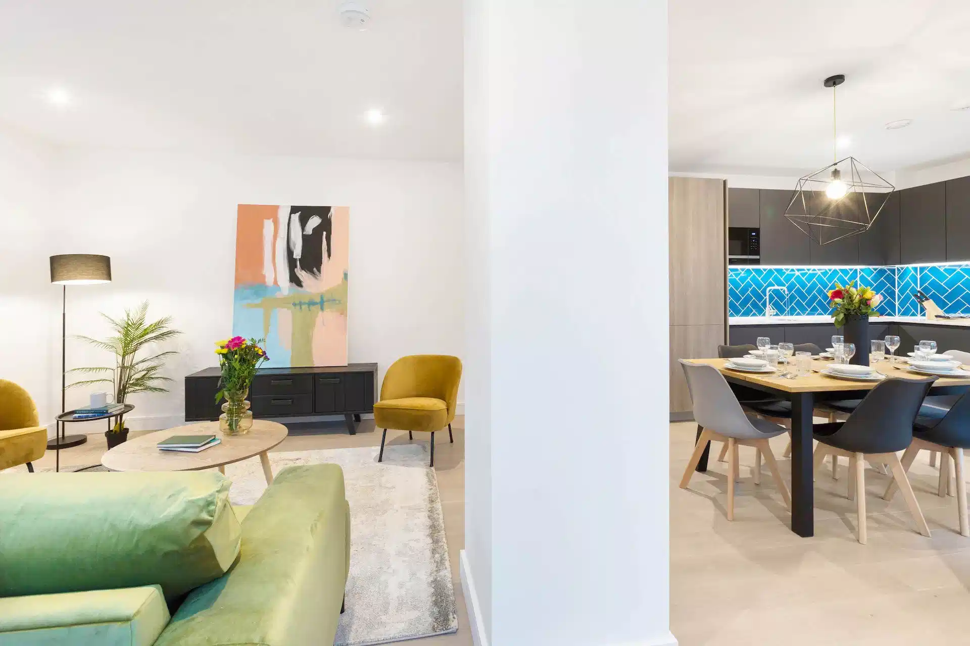 Exterior?w=400&h=260&fit=crop&q=40&auto=format&trim=auto