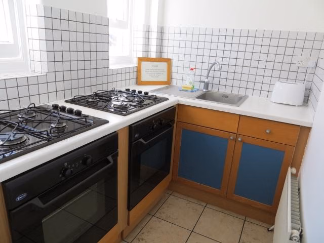 Exterior?w=400&h=260&fit=crop&q=40&auto=format&trim=auto