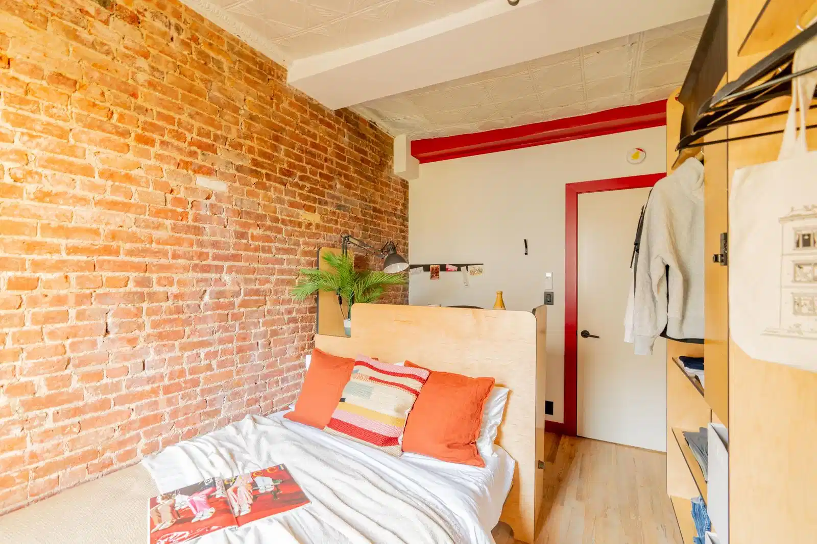 Common Area?w=400&h=260&fit=crop&q=40&auto=format&trim=auto