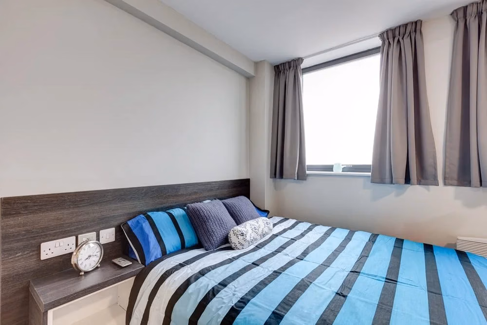 Amenities?w=400&h=260&fit=crop&q=40&auto=format&trim=auto