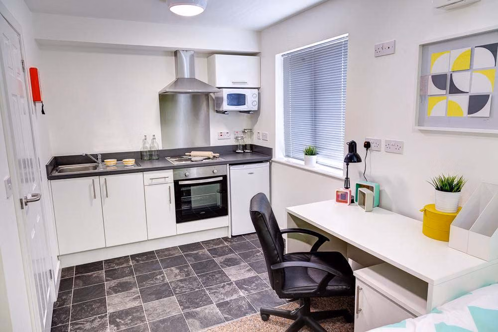 Exterior?w=400&h=260&fit=crop&q=40&auto=format&trim=auto