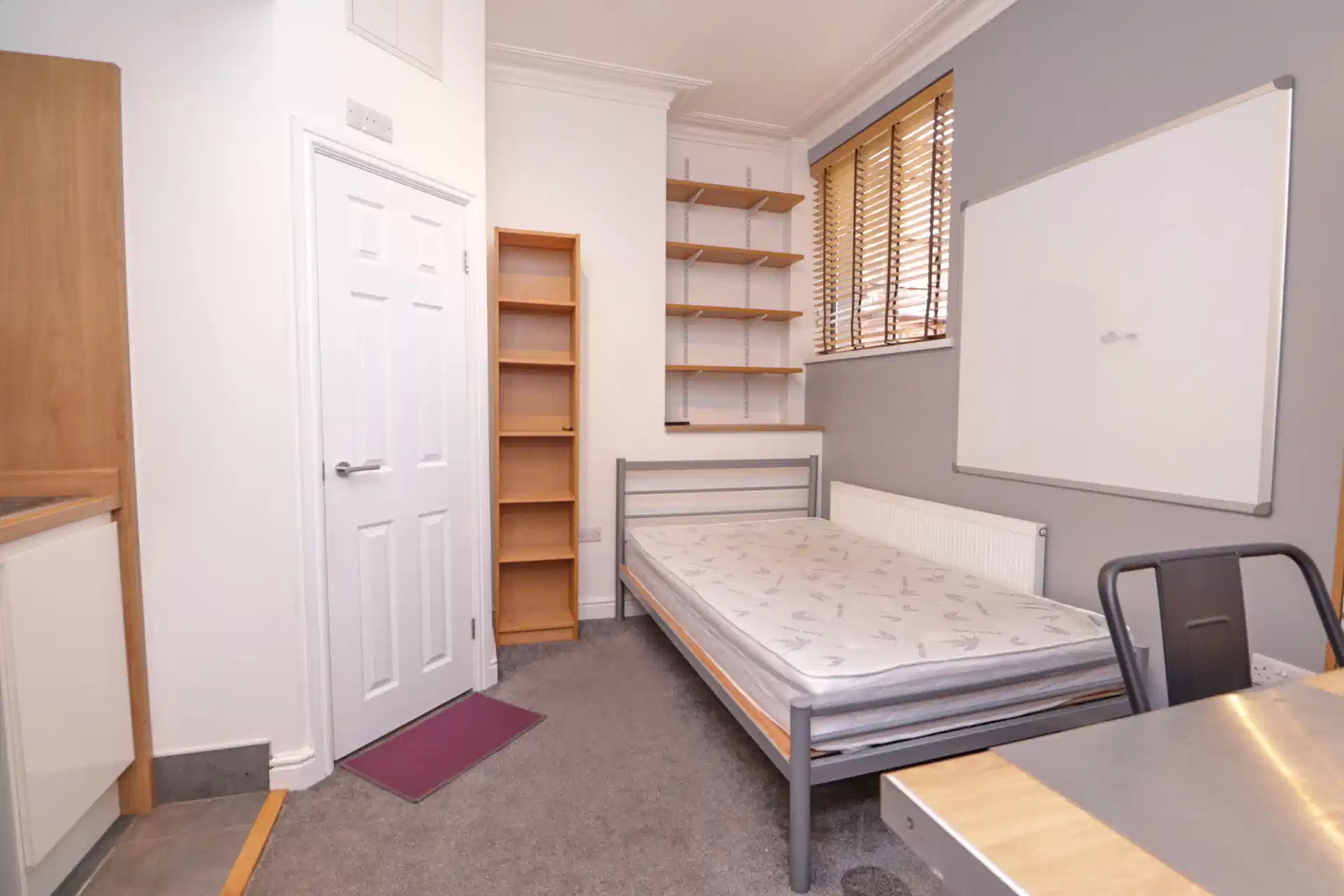 Room in a 7 Bedroom Apartment, 104 Yarborough Road, Lincoln LN1 1HR - Lincoln, England, United Kingdom - 7 Bedroom 7 Bathroom Apartment - 3 - Bedroom