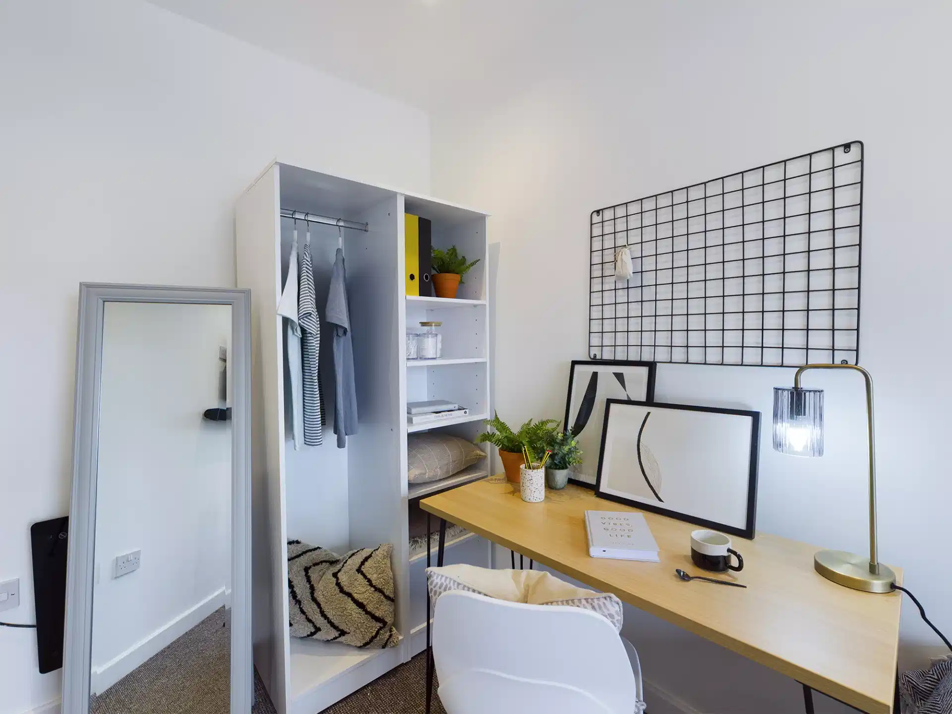 Room in a 4 Bedroom Apartment, 38 Saxony Rd, Liverpool L7 8RU - Liverpool, England, United Kingdom - 4 Bedroom 2 Bedroom Apartment - 3 - Amenities