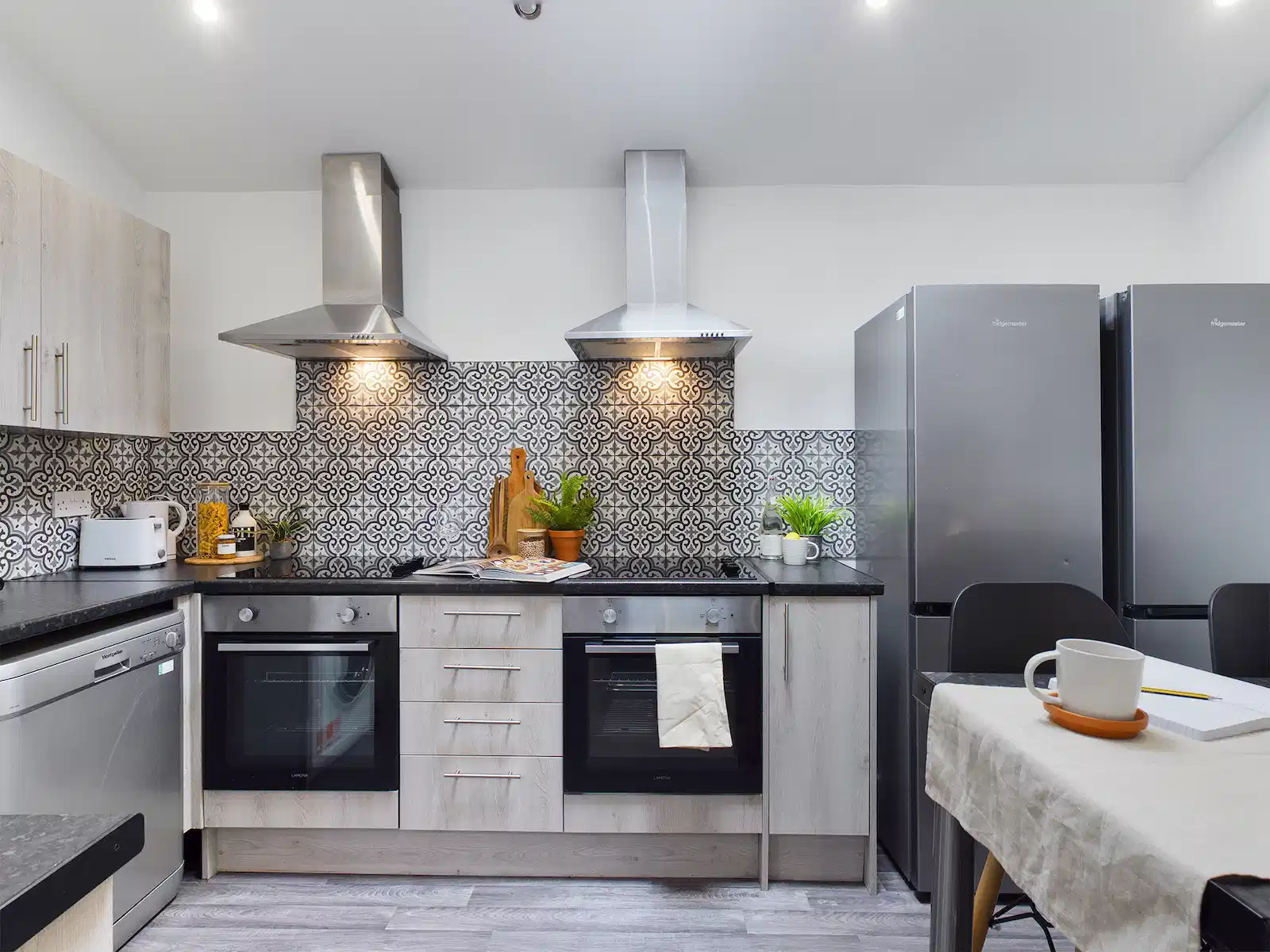 Room in a 4 Bedroom Apartment, 139 Hall Ln, Liverpool, L7 8TF - Liverpool, England, United Kingdom - 4 Bedroom 2 Bathroom Apartment - 1 - Kitchen