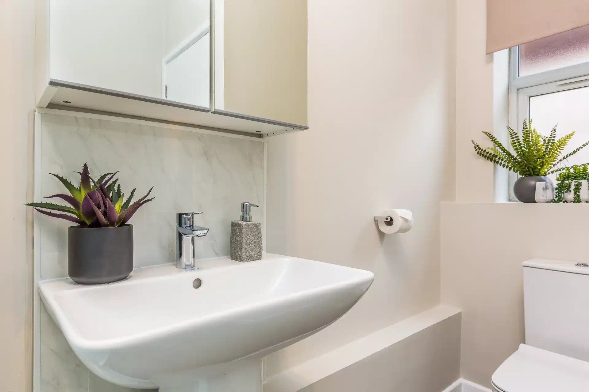 Room in a 5 Bedroom Apartment, 2 Monson St, Lincoln LN5 7SB - Lincoln, England, United Kingdom - 5 Bedroom 2 Bathroom Apartment - 1 - Bathroom