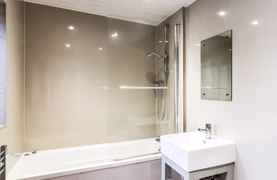 Room in a 4 Bedroom Apartment, 28 Seaford Street, Stoke-on-Trent ST4 2EU - Stoke-on-Trent, England, United Kingdom - 4 Bed 1 Bath - Bathroom