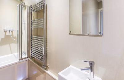 Room in a 4 Bedroom Apartment, 41 Guildford Street, Stoke-on-Trent ST4 2EP - Stoke-on-Trent, England, United Kingdom - 4 Bedroom 1 Bathroom - Bathroom
