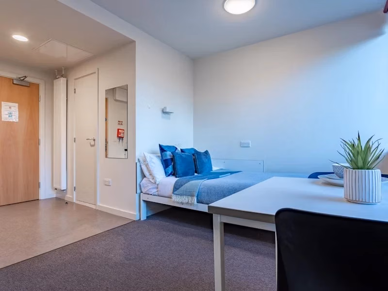 Bedroom?w=400&h=260&fit=crop&q=40&auto=format&trim=auto