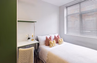 Room in a 4 Bedroom Apartment, 219 Leek Road, Stoke-on-Trent ST4 2BP - Stoke-on-Trent, England, United Kingdom - 4 Bedroom 1 Bathroom Apartment - Bedroom