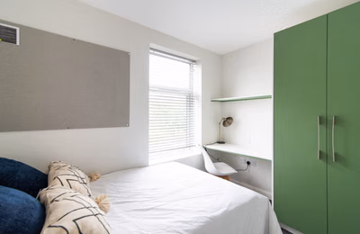 Room in a 4 Bedroom Apartment, 231 Leek Road, Stoke-on-Trent ST4 2BP - Stoke-on-Trent, England, United Kingdom - 4 Bedroom 1 Bathroom Apartment - Bedroom