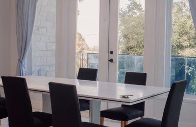 2111 W 34th Avenue, Vancouver - Vancouver, Canada - Amenities