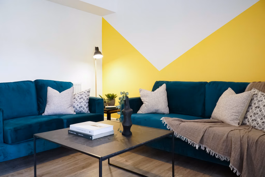 7 Bedroom 2 Bathroom Apartment - 1 - Common Area?w=400&h=260&fit=crop&q=40&auto=format&trim=auto