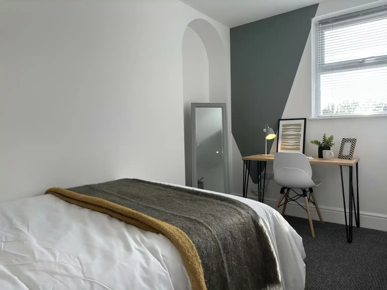 Common Area?w=400&h=260&fit=crop&q=40&auto=format&trim=auto