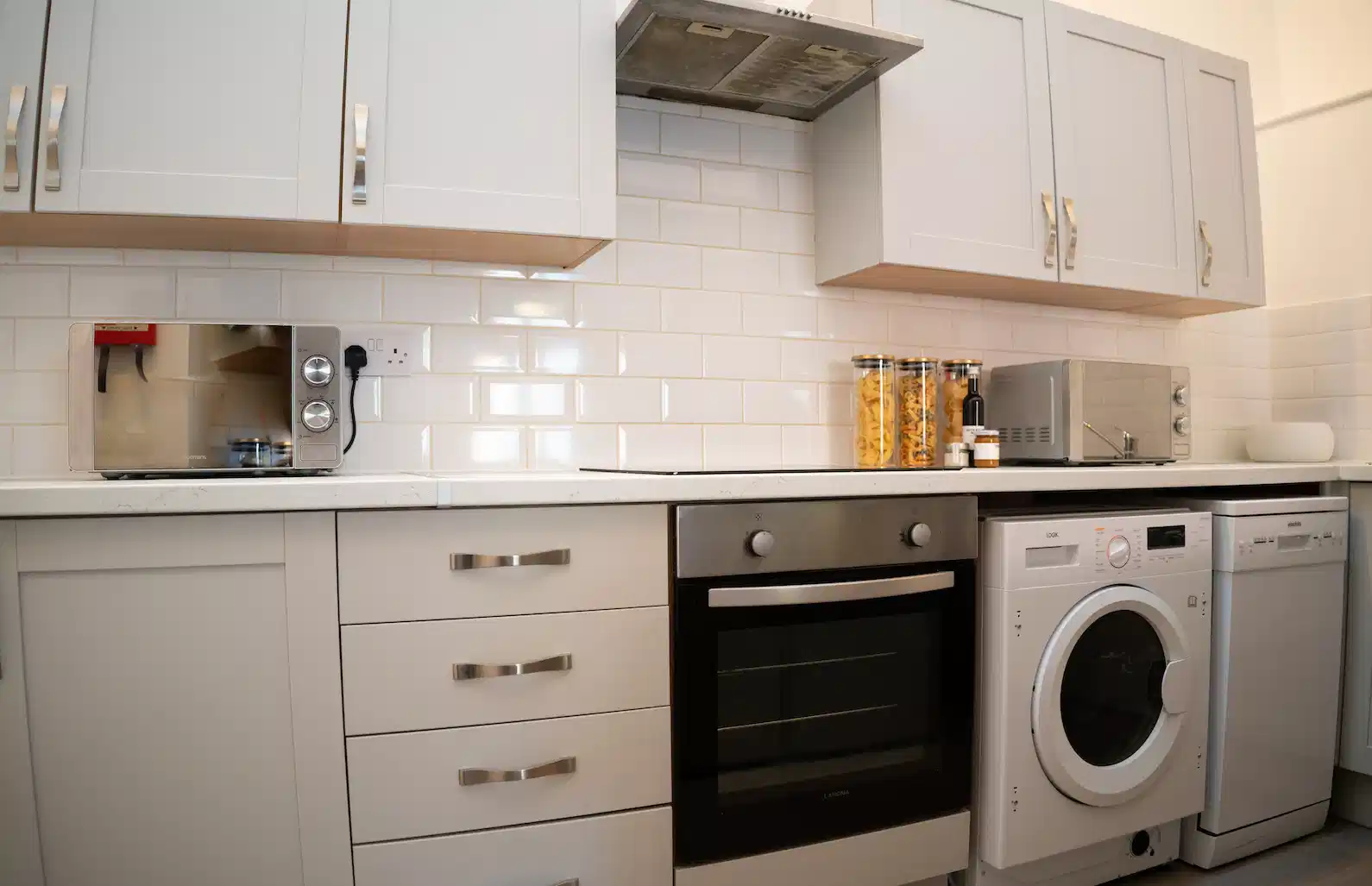 Amenities?w=400&h=260&fit=crop&q=40&auto=format&trim=auto