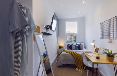 Amenities?w=400&h=260&fit=crop&q=40&auto=format&trim=auto