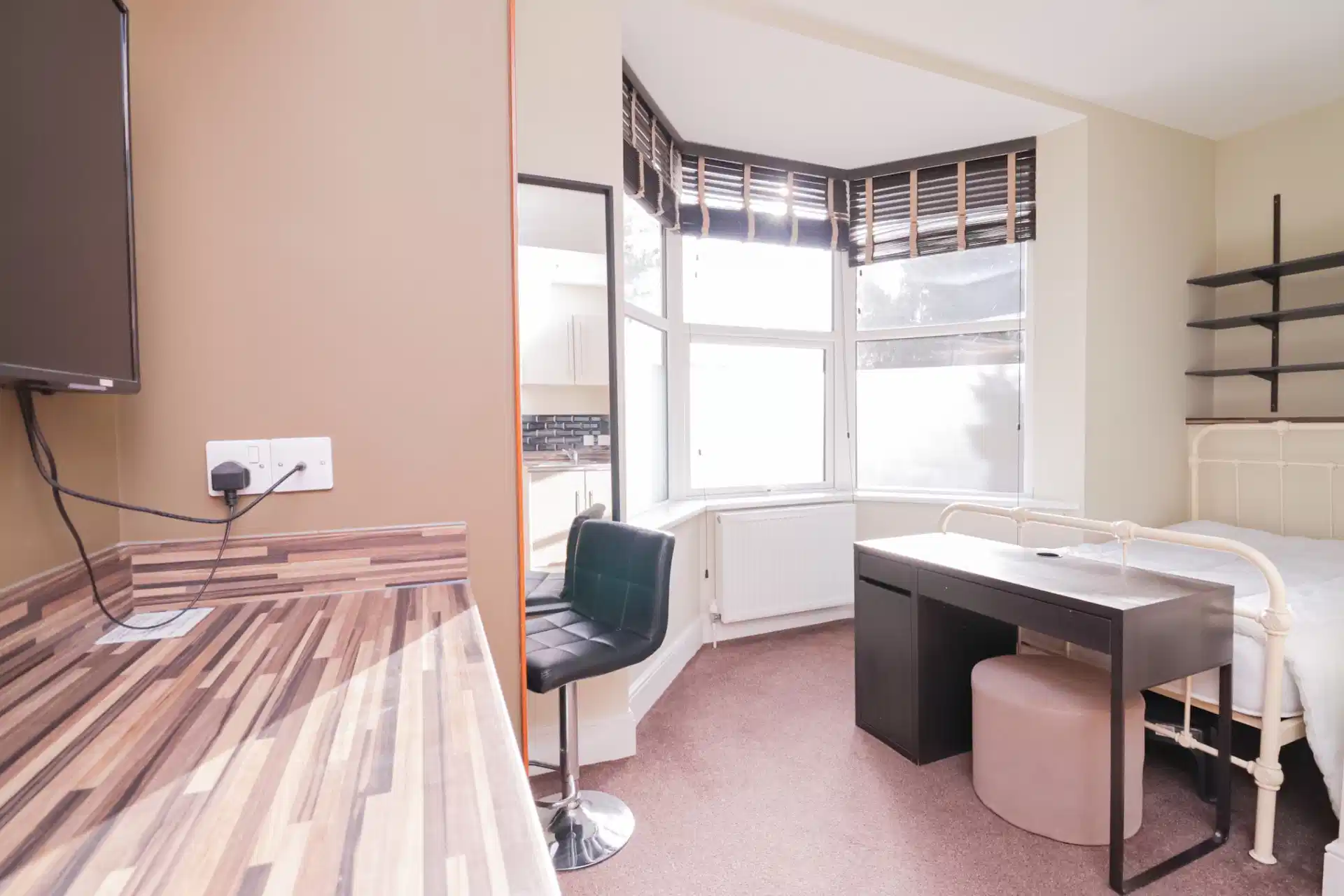 7 Bedroom 7 Bathroom Apartment - 3 - Bathroom?w=400&h=260&fit=crop&q=40&auto=format&trim=auto