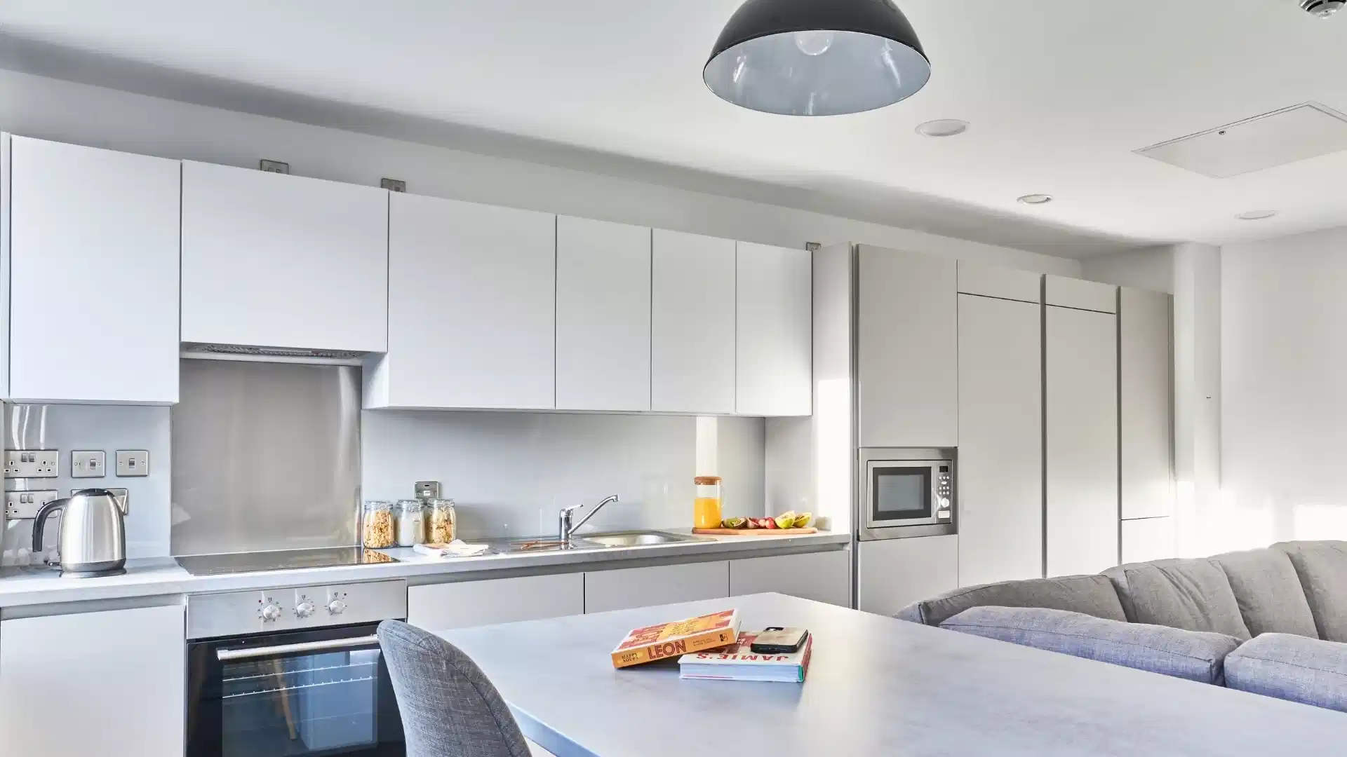 Exterior?w=400&h=260&fit=crop&q=40&auto=format&trim=auto