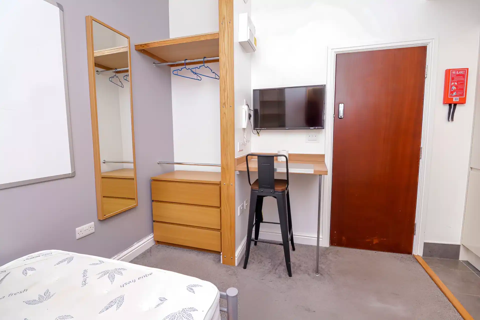 7 Bedroom 7 Bathroom Apartment - 3 - Bedroom?w=400&h=260&fit=crop&q=40&auto=format&trim=auto