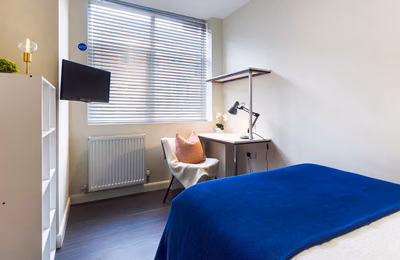 Room in a 3 Bedroom Apartment, 48 Cauldon Road, Stoke-on-Trent ST4 2ED - Stoke-on-Trent, England, United Kingdom - 3 Bedroom 1 Bathroom Apartment - Amenities