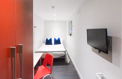 Room in a 4 Bedroom Apartment, 210 Cauldon Road, Stoke-on-Trent ST4 2BS - Stoke-on-Trent, England, United Kingdom - 4 Bedroom 1 Bathroom Apartment - Bedroom