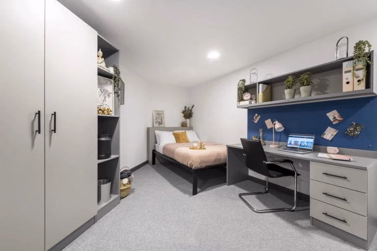 Amenities?w=400&h=260&fit=crop&q=40&auto=format&trim=auto