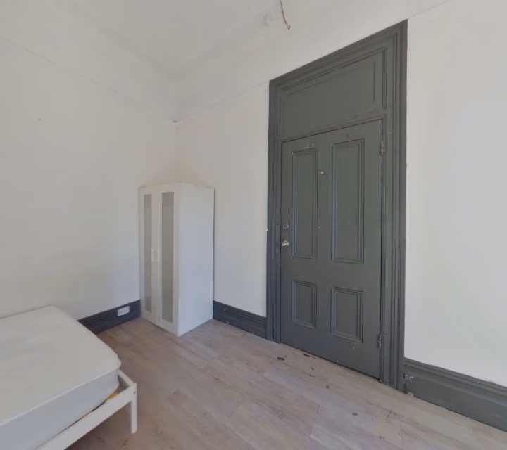 Common Area?w=400&h=260&fit=crop&q=40&auto=format&trim=auto