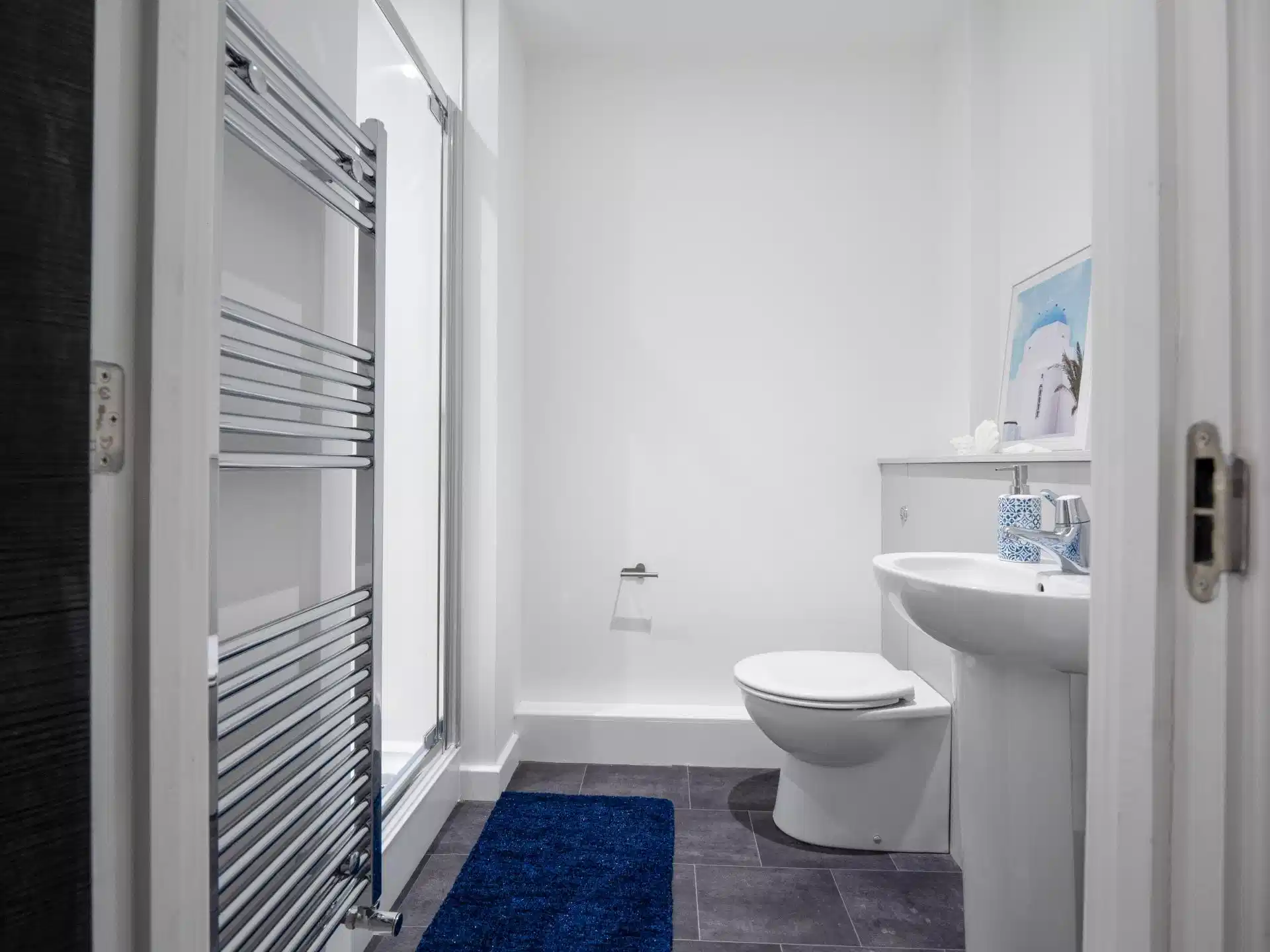 Common Area?w=400&h=260&fit=crop&q=40&auto=format&trim=auto