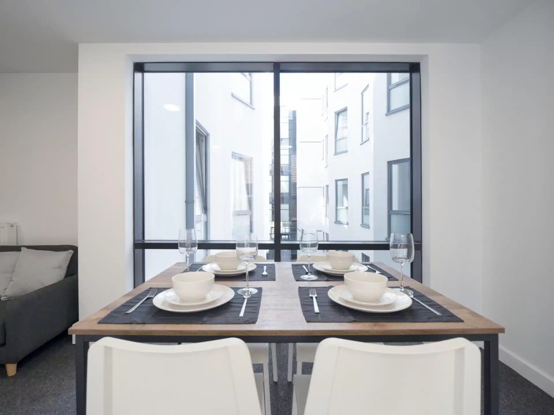 Common Area?w=400&h=260&fit=crop&q=40&auto=format&trim=auto