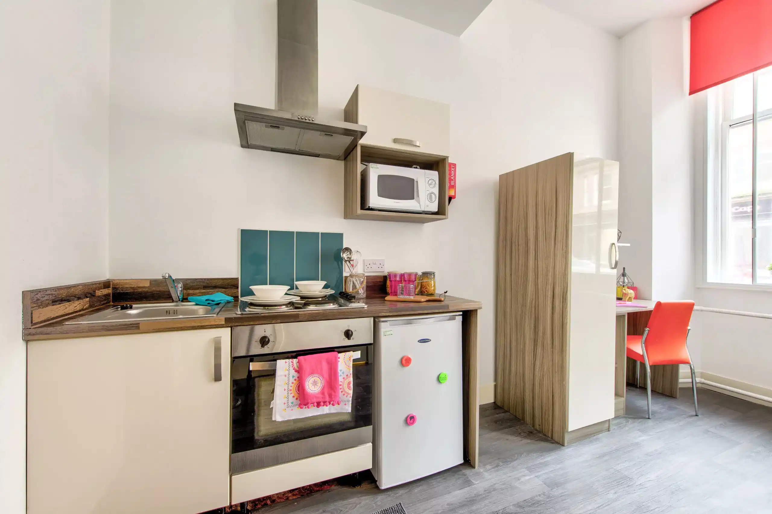 Amenities?w=400&h=260&fit=crop&q=40&auto=format&trim=auto