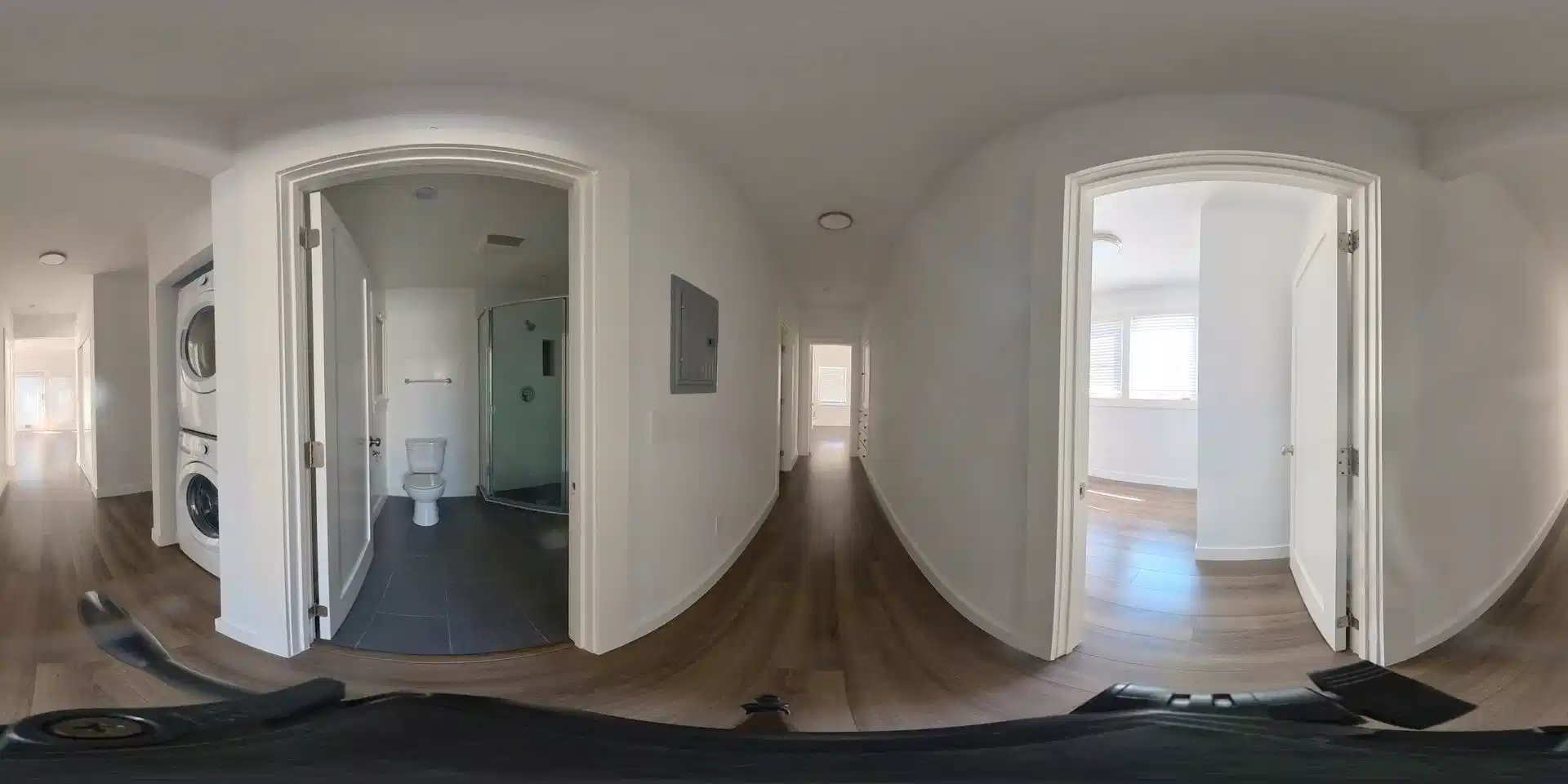 4 Bedroom Apartment - Bathroom?w=400&h=260&fit=crop&q=40&auto=format&trim=auto