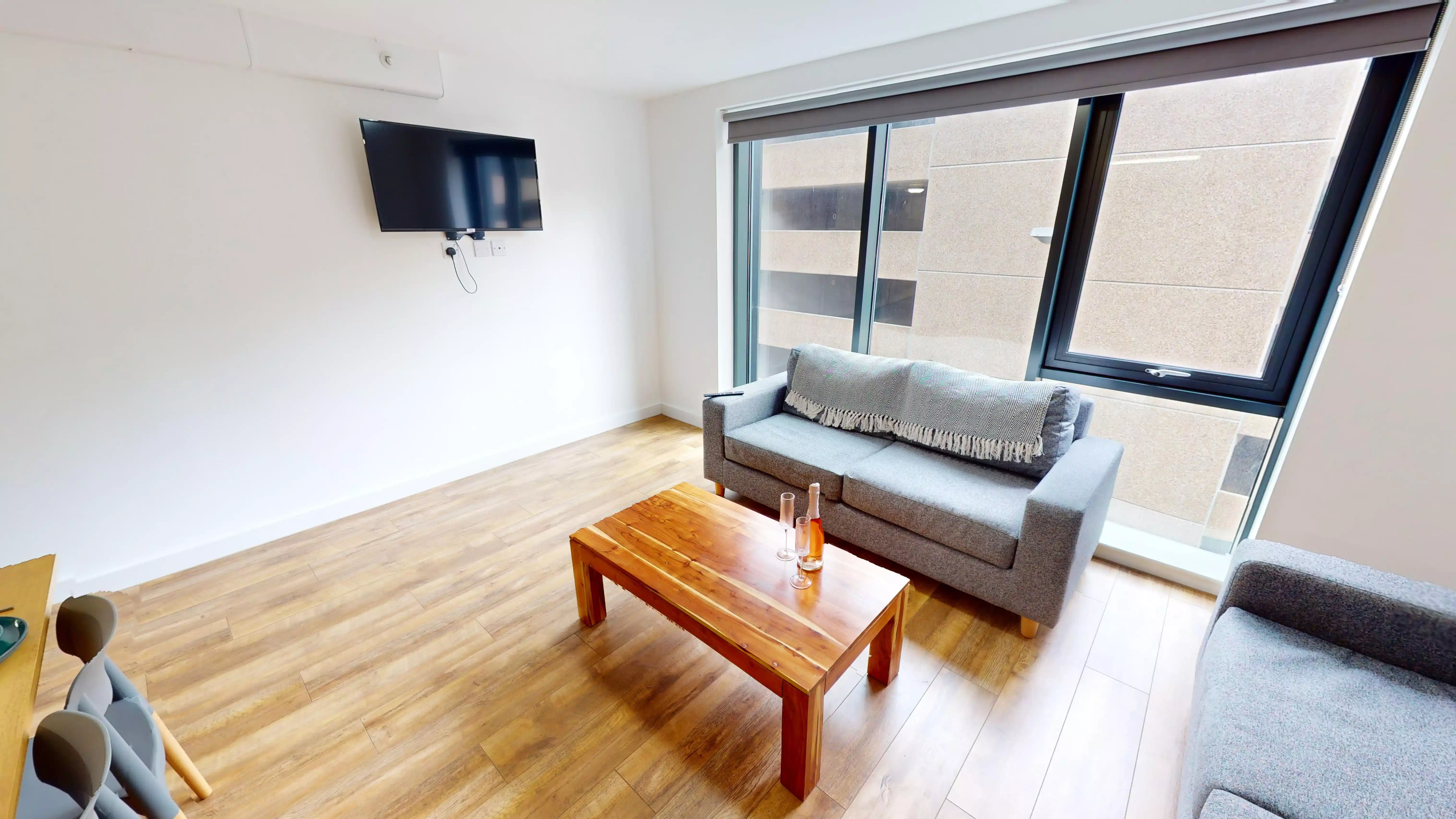 Amenities?w=400&h=260&fit=crop&q=40&auto=format&trim=auto