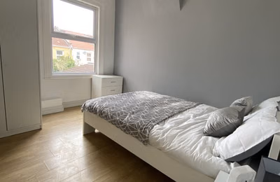 Room in a 5 Bedroom Apartment, 141 Fishponds Rd, Eastville, Bristol BS5 6PR - Bristol, England, United Kingdom - 3 Bedroom Apartment - Bedroom