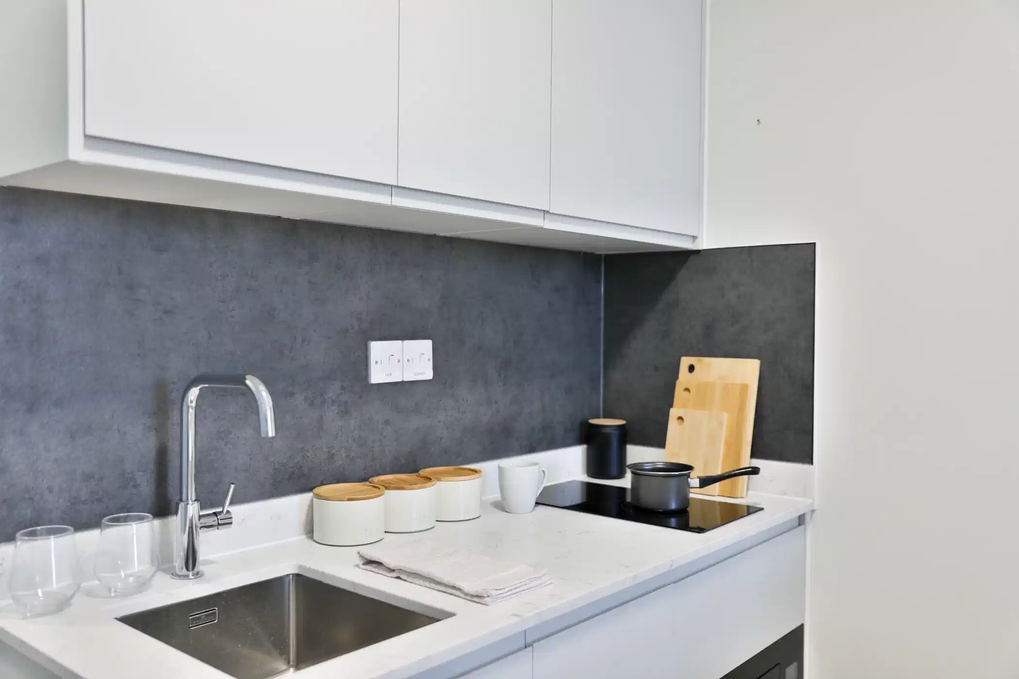 Kitchen?w=400&h=260&fit=crop&q=40&auto=format&trim=auto