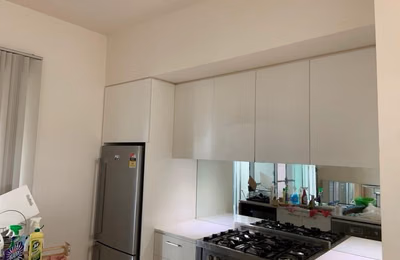 Bedroom?w=400&h=260&fit=crop&q=40&auto=format&trim=auto
