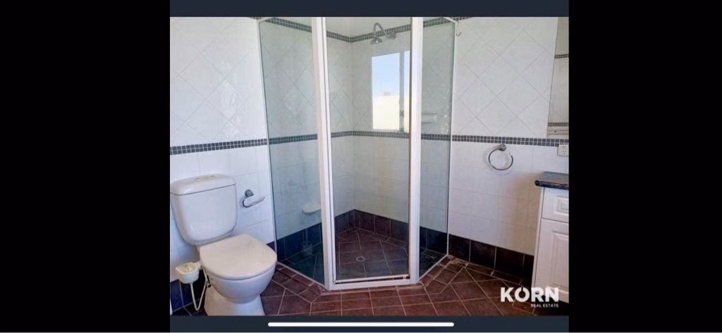Room in a 6 Bedroom Apartment, 4A Pearson Street, Thebarton, City of West Torrens, Adelaide 5031 (Room 6) - Adelaide, South Australia, Australia - Room 1 - Bathroom