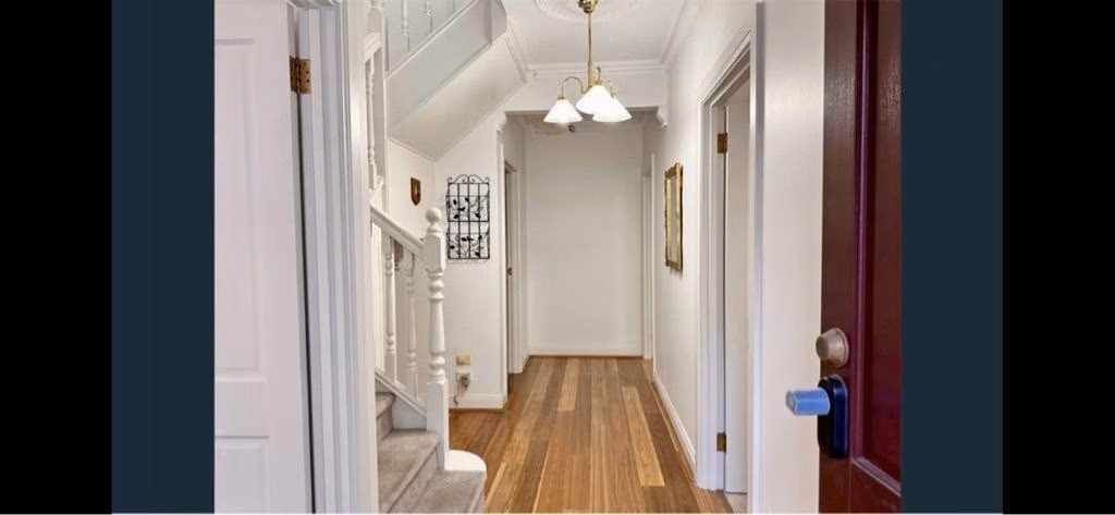 Room 5 - Bathroom?w=400&h=260&fit=crop&q=40&auto=format&trim=auto