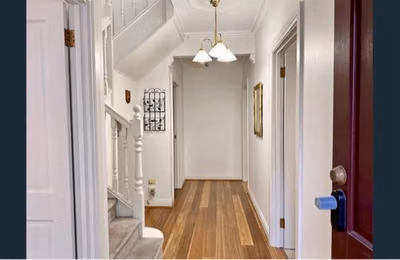 Room 5 - Bathroom?w=400&h=260&fit=crop&q=40&auto=format&trim=auto